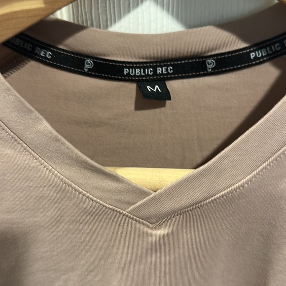 Wicking workout shirt size M - Picture 2 of 3